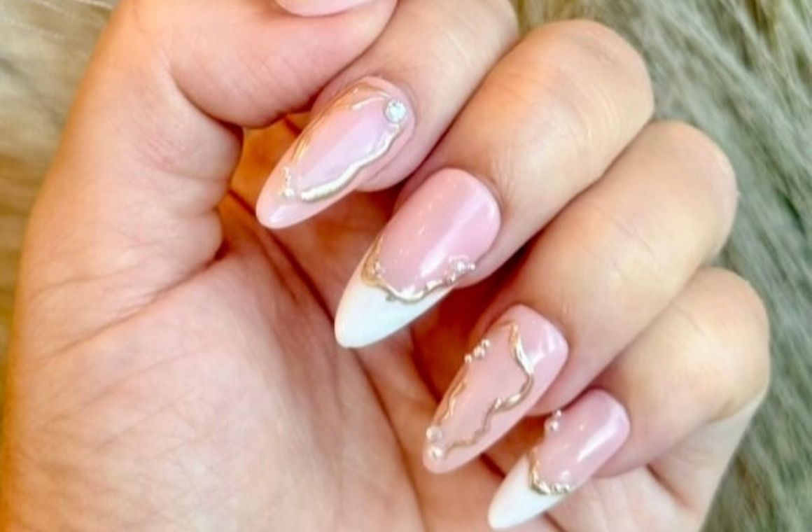 French Tips nails